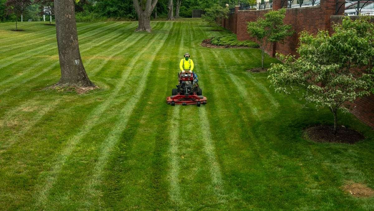 lawn mowing-service-in-Sheboygan-WI